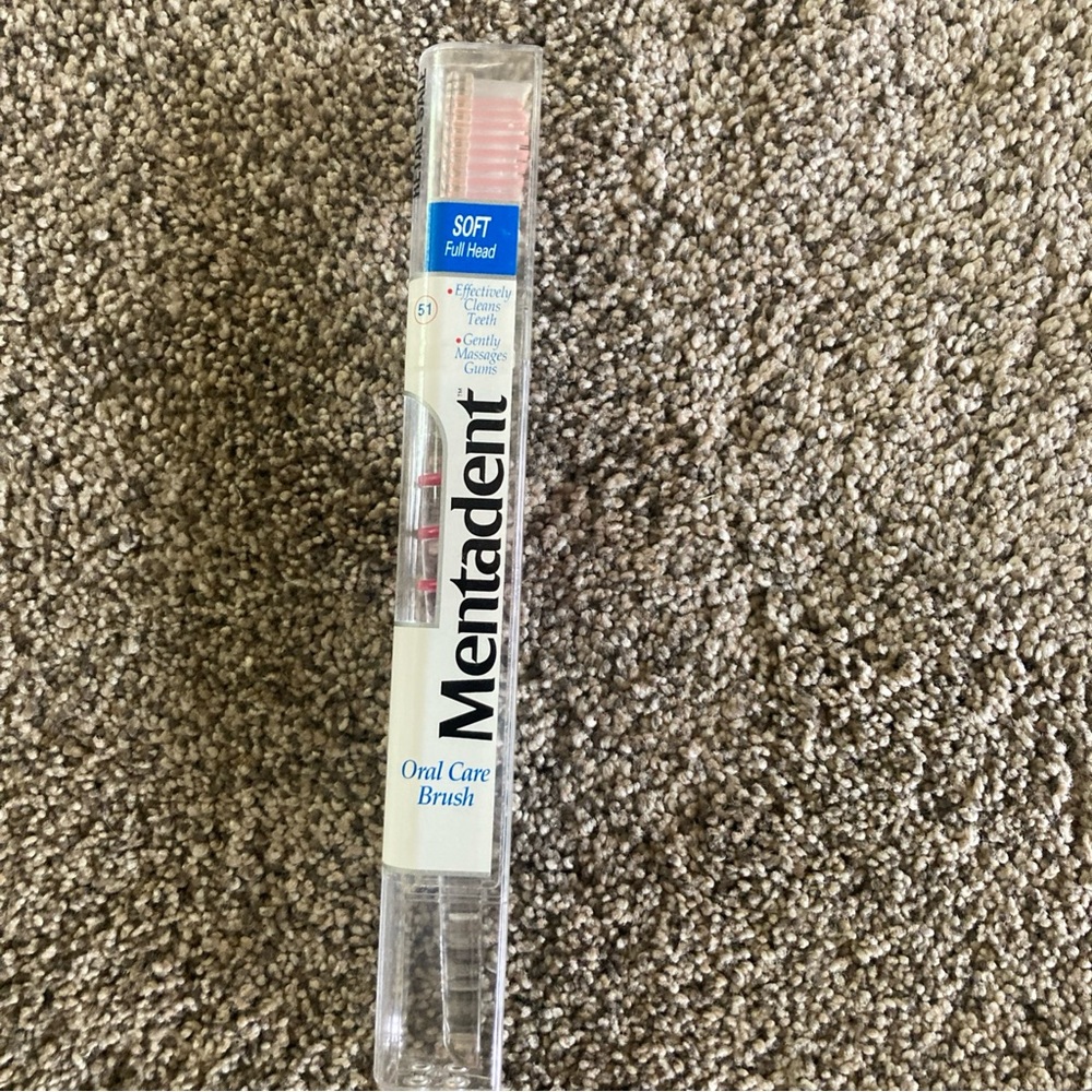 Mentadent 51 Toothbrush Soft Full Head Flared Side Bristles Clear Handle VTG